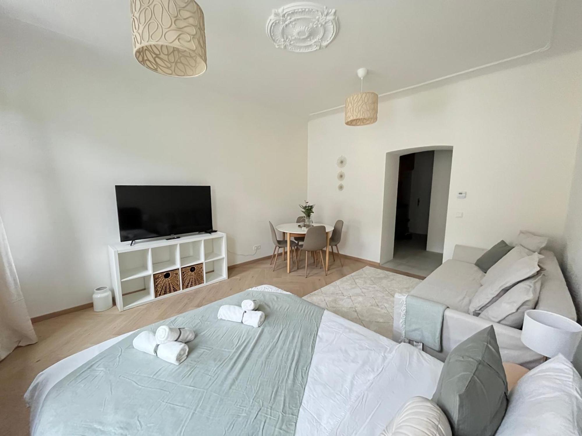 Luxurious One Room Apartment Near Schoenbrunn Palace Bécs Kültér fotó